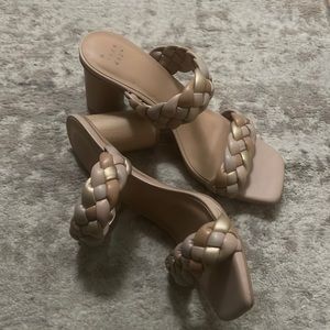 LIKE NEW! Cute sandals, size 8.5